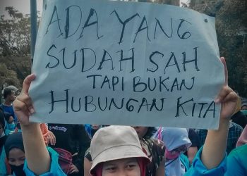 Salah satu cara mahasiwa menyampaikan aspirasi adalah dengan menggunakan poster dan spanduk/Net