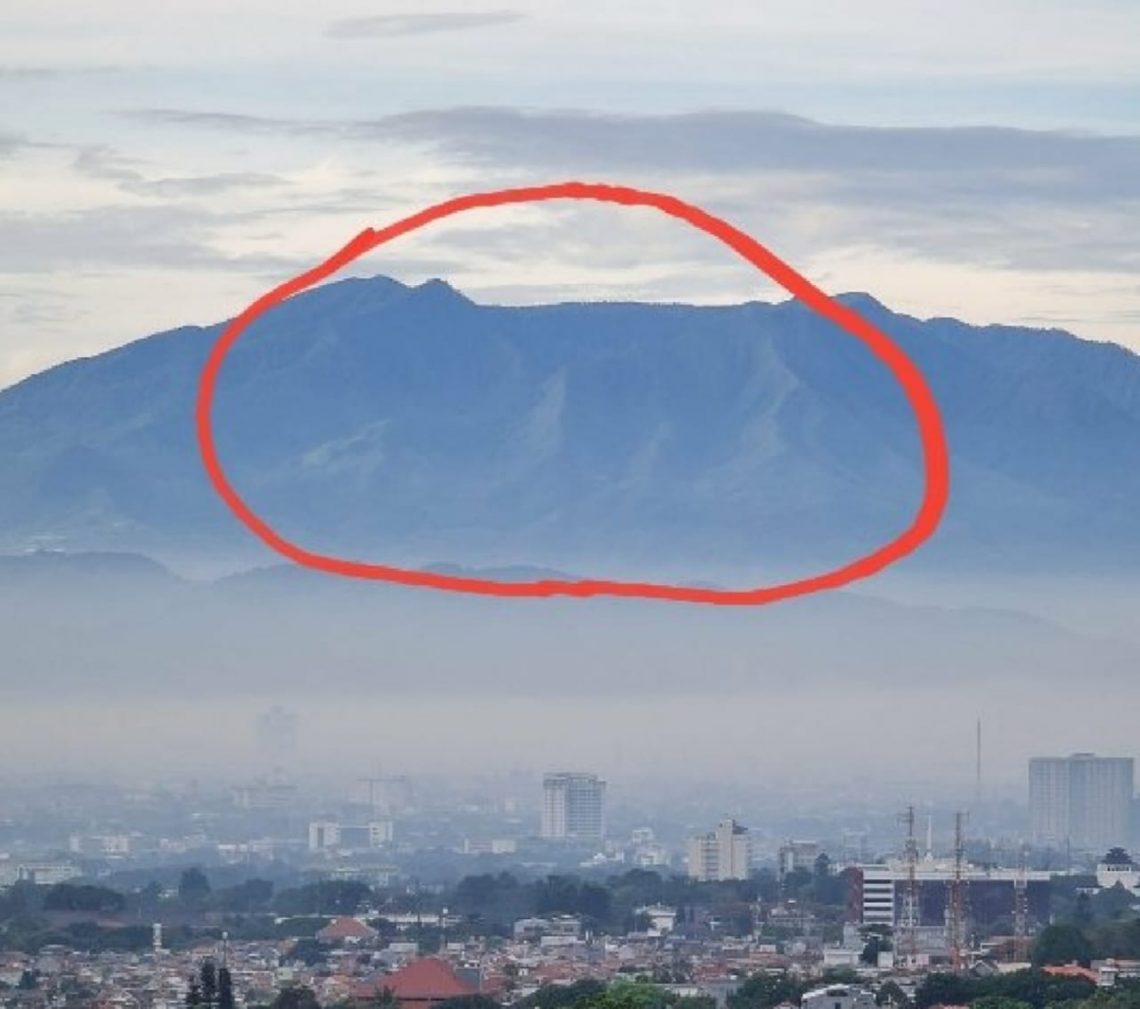 Lafaz Allah di Foto Gunung