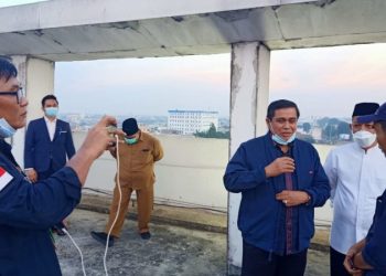 - Anggota DPR RI Hasan Basri Agus (HBA) ikut melihat langsung Rukyatul Hilal