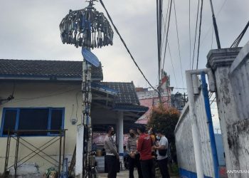 tugu knalpot brong ini untuk mengingatkan kepada masyarakat bahwa pemakaian knalpot brong itu adalah pelanggaran lalu lintas. (Ist)