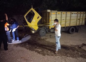 Dari informasi didapat, saat itu Agus sedang berada di bawah kolong truk untuk memeriksa oli. (Ist)