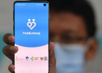 Aplikasi peduli lindungi. (Antara)