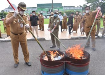 Pemusnahan KTP dipimpin langsung oleh Wali Kota Jambi,