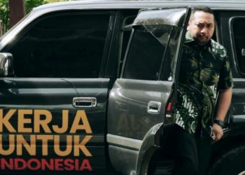 Pinto Jaya Negara saat turun menuju lokasi pasar (Poto ist)