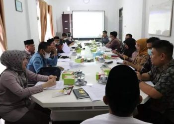 Ketua DPRD Anita Yasmin saatbpimpin rapat pembahasan(Poto supry G12)