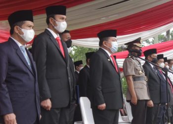 Ketua DPRD Edi Purwanto Bersama Gubernur Jambi Al Haris saat acara( Poto G12)