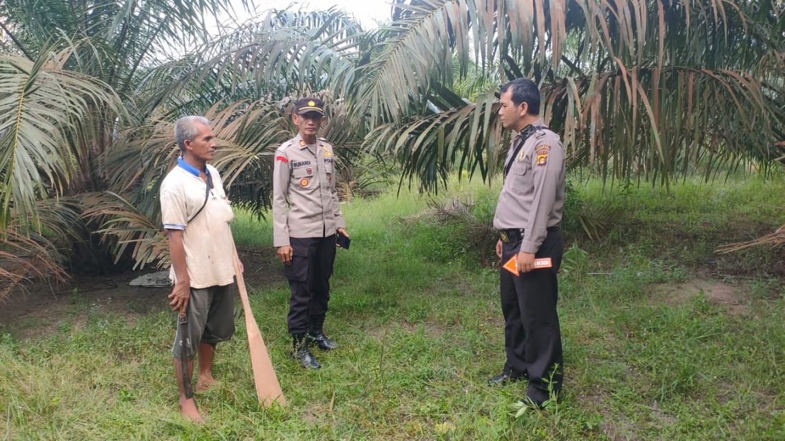 Kapolsek Pemayung AKP Sunardi,SH saat di TKP(Poto Ist G12)