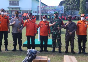 Gubernur Jambi Al Haris didampingi Danrem 042 Gapu dan Kapolda Jambi(Poto supri G12)