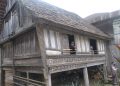 Rumah Tuo Dibangun Tahun 1800 di Dusun Madras( Poto Fuddin/G12)