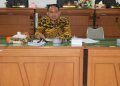 Ketua Pansus I Sirojudin saat pimpin rapat (Poto Supri G12)