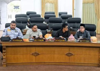 Anggota DPRD Batanghari saat rapat(Poto Supri G12)