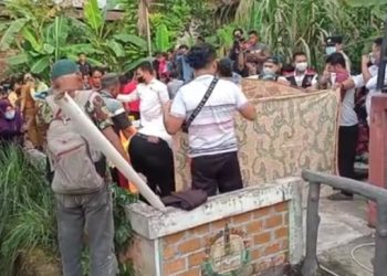 Korban saat di evakuasi dari IPAL(Poto G12)
