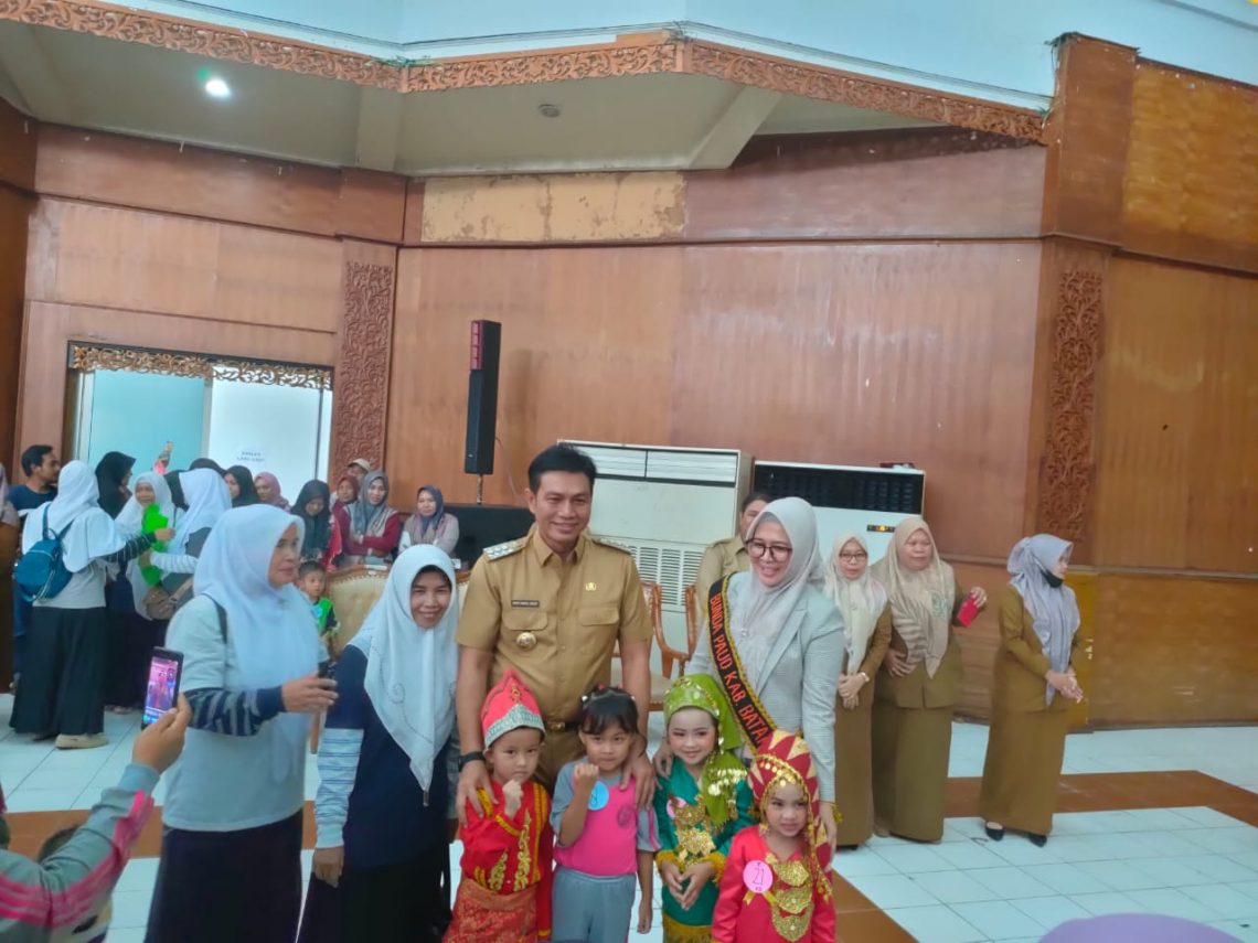 Bupati Batanghari M Fadhil Arief dan Ny Zulva Fadhil(Poto Seli G12)