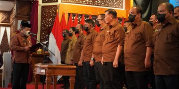 Gubernur Jambi Al Haris saat pengukuhan Forum CSR(Poto Supri G12)