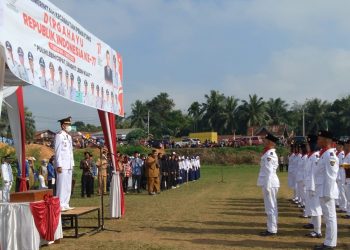 Moch Syaifudin Inspektur Upacara HUT RI  ke-77 Tingkat Kecamatan(Poto Supri G12)