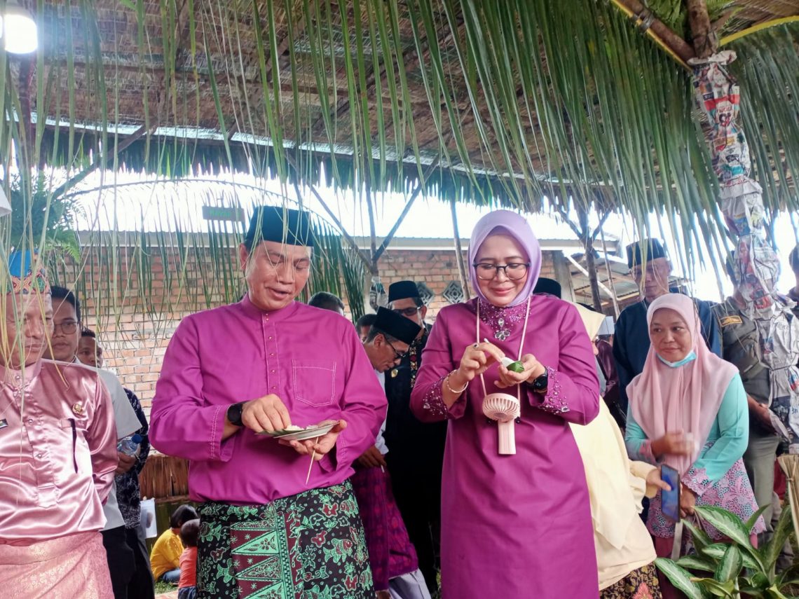 Bupati Batanghari M Fadhil Arief dan Ny Zulva Fadhil(Poto Shely G12)