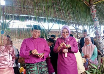 Bupati Batanghari M Fadhil Arief dan Ny Zulva Fadhil(Poto Shely G12)