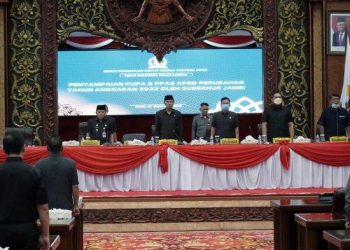 Gubernur Jambi bersama ketua DPRD Edi Purwanto dalam acara(Poto ist G12)