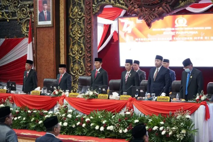 Unsur Pimpinan DPRD, Gubernur dan Wakil Gubernur saat acar(Poto ist G12)