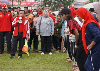 Gubernur Al Haris saat lepas jalan santai(Poto Supri)