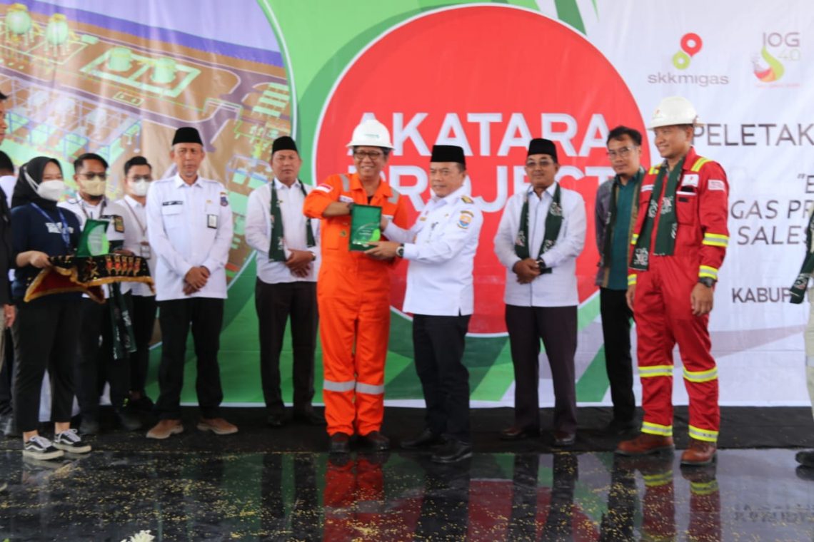 Gubernur Jambi bersama, Bupati Tanjab Barat dan Manager SKK Migas( Poto Supri)