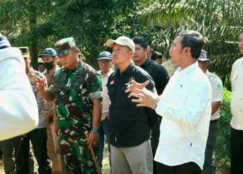 Ketua DPRD Provinsi Jambi Edi Purwanto saat di lokasi PT BSU(Poto ist G12)