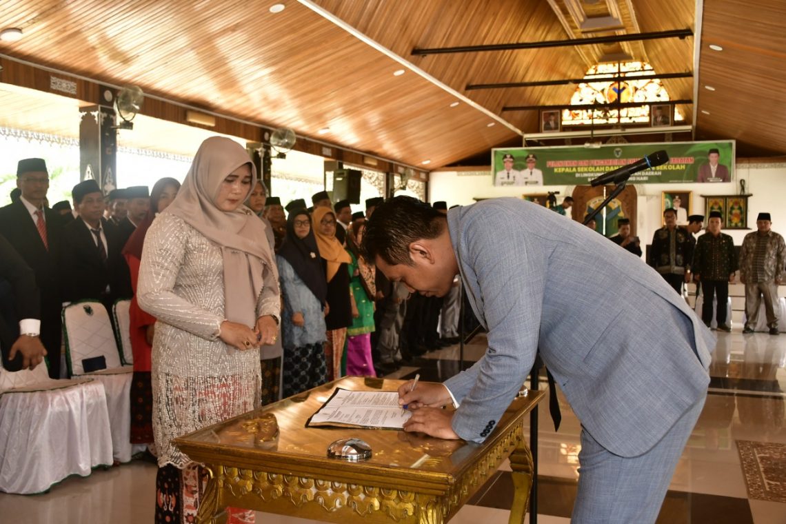 Bupati Batanghari M Fadhil Arief(Poto Shely)