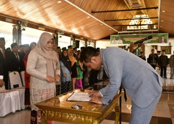 Bupati Batanghari M Fadhil Arief(Poto Shely)