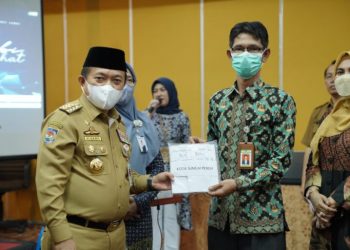Gubernur Al Haris saat launching kartu Jambi sehat(Poto ist)