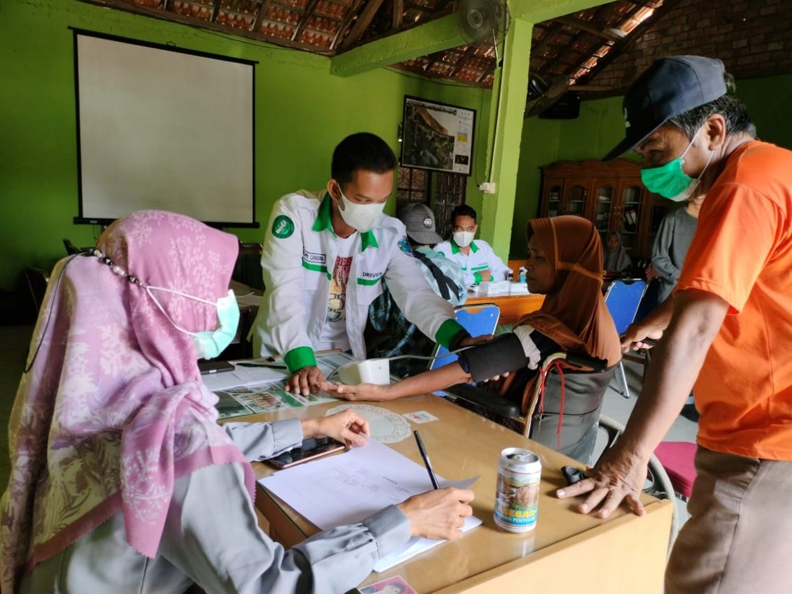 Tim Dokter Tangguh saat di Desa Bajubang Laut(Poto Shely)