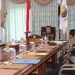 Gubernur Jambi Al Haris bersama Sekda saat rapat zoom meeting (Poto ist)