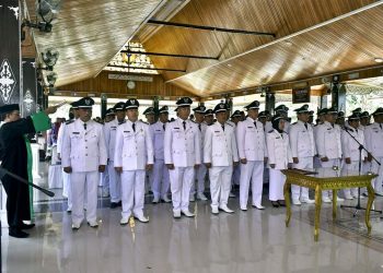 Penjabat Kepala Desa Saat diambil sumpah jabatan(Poto Shely)