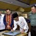 Wakil Bupati Batanghari Bakhtiar didampingi kepala BPS(Poto Shely)
