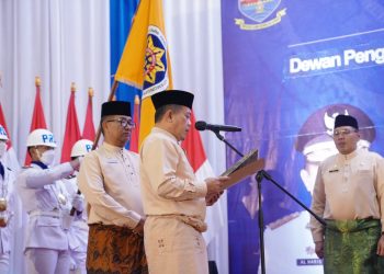 Gubernur Jambi Al Haris saat melantik dan mengukuhkan pengurus IKAPTK(Poto ist)