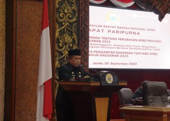 Gubernur Jambi Al Haris saat sampaikan nota Pengantar( Poto ist)