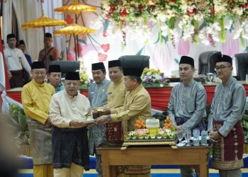 Gubernur Jambi Al Haris bersama Pimpinan DPRD dan Ketua MUI(Poto sopbirin)