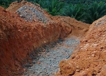 Parit Gajah diatas Badan Jalan sedalam 4 Meter(Poto ist)