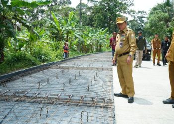 Gubernur Jambi Al Haris di Lokasi Perbaikan Jalan Suak Kandis- Talang Duku(Poto ist net)