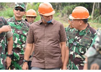 Bupati Batanghari Fadhil Arief bersama Pangdam II Sriwijaya Mayjen TNI Hilman Hadi(poto hms G12)