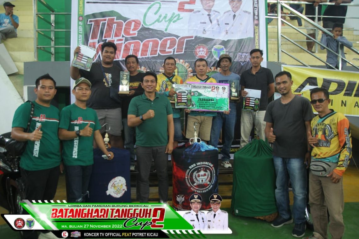 Bupati Fadhil Arief dalam acara lomba Burung berkicau.(poto ist)