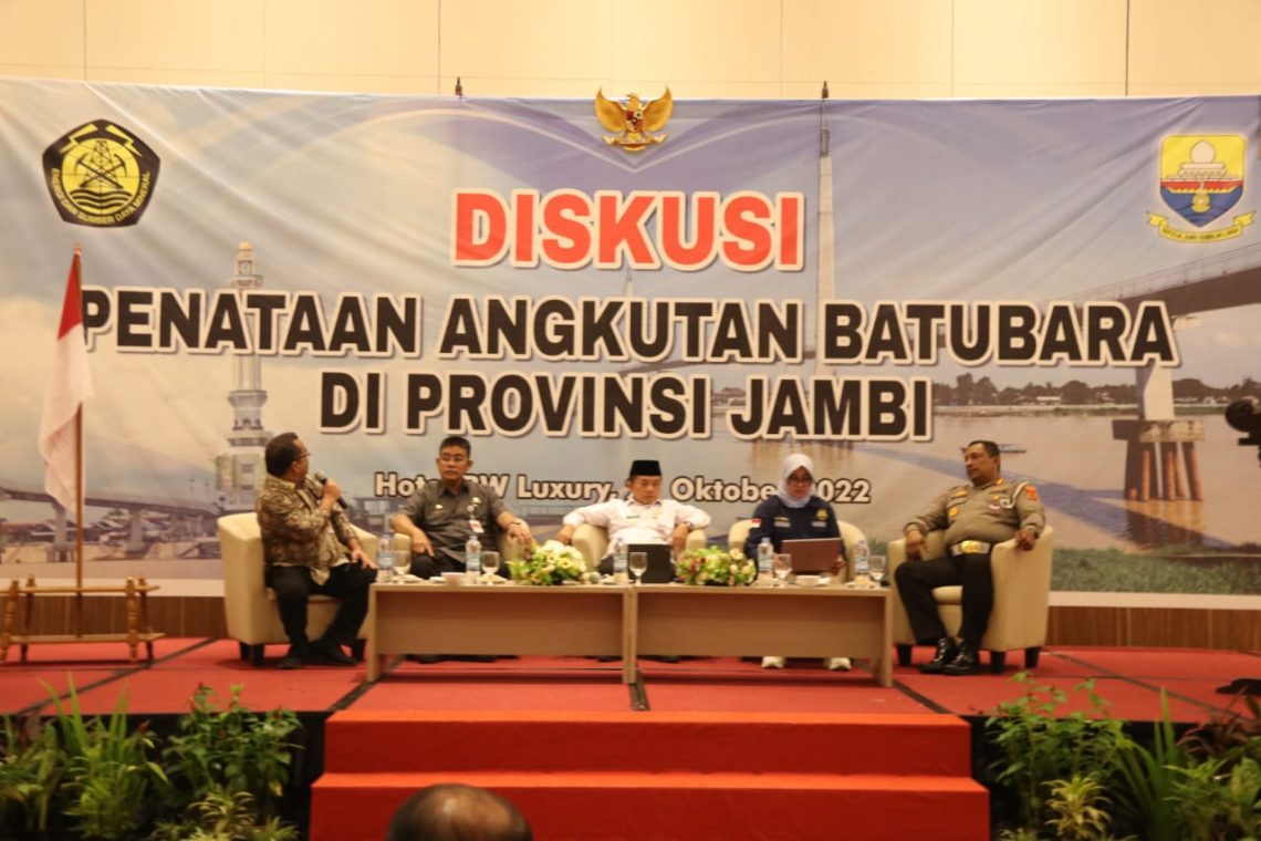 Gubernur bersama Kapolda Jambi saat gelar sosialisasi bersama pihak perusahaan tambang(Poto ist G12)