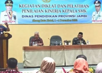 Kepala Dinas Pendidikan Provinsi Jambi Varial Adhi Putra dalam sambutan(poto ist)