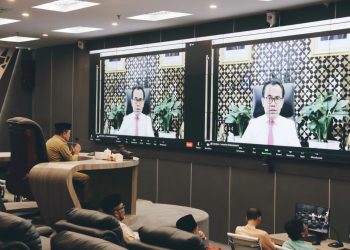 Gubernur Jambi saat rapat secara virtual bersama Kemendagri dan Kemenkes(Poto Richi)