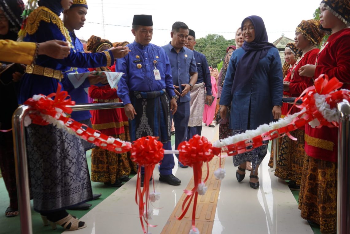Gubernur Jambi Al Haris saat resmikan panti Disabilitas(Poto Agus G12)