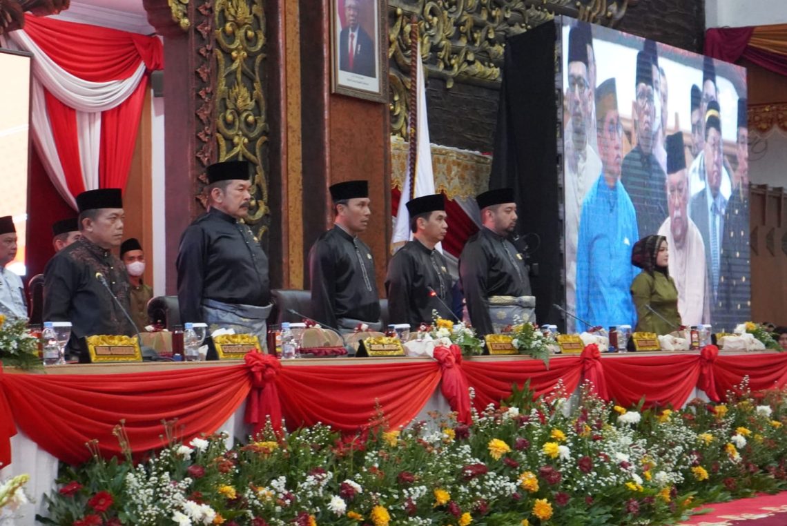 Ketua DPRD Provinsi Jambi bersama unsur pimpinan dan Jaksa Agung RI dalam acara(Poto Supri G12)