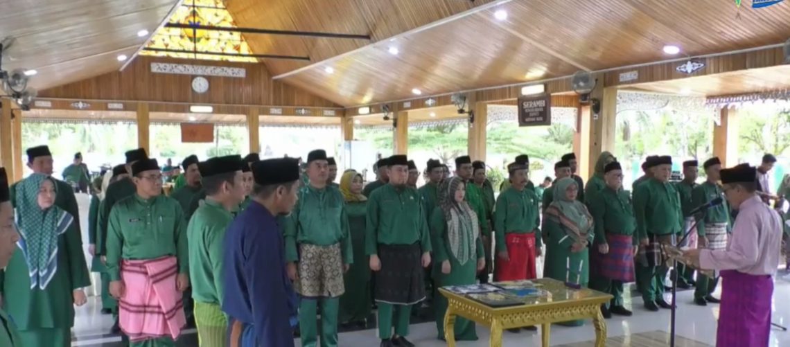 Wakil Bupati Batanghari saat .elantik dan pengambilan sumpah janji pejabat struktural (poto supriG12)