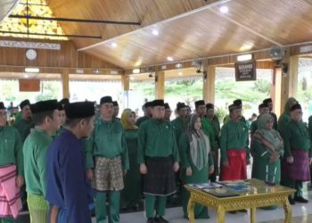 Wakil Bupati Batanghari saat .elantik dan pengambilan sumpah janji pejabat struktural (poto supriG12)