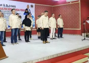 Ketua PWI Provinsi Jambi HR Ridwan Agus Saat Melantik Pengurus PWI Kota Sungai Penuh(poto ist)