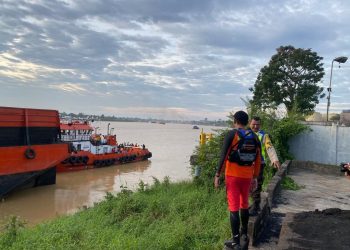 Timsar Gabungan saat pencarian di lokasi kejadian(Poto Hms)