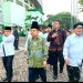 Gubernur Jambi Al Haris saat berjalan kaki bersama mantan Wapres Jusuf Kalla menuju lokasi puncak acara(Poto Hms)